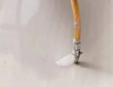 索县瓷砖空鼓维修公司专业解答在瓷砖铺贴过程中，如果使用的砂料过粗（如全部使用了粗砂），可能会导致以下问题